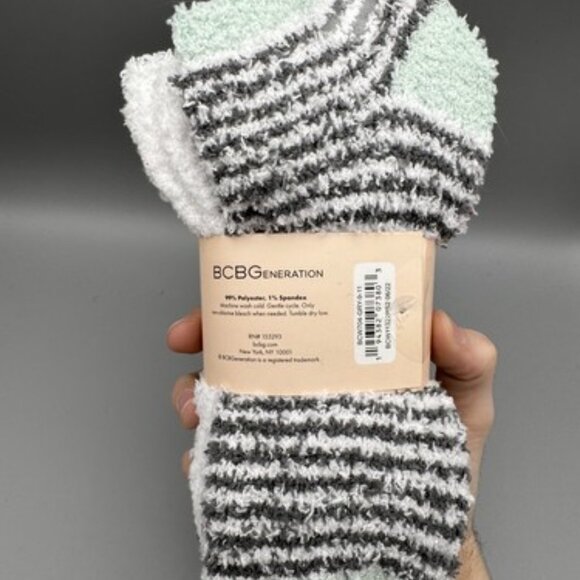 Women’s BCBG Socks Pack Of 4 Winter Fuzzy Low Cut Socks Multicolor Size 9-11 - Picture 5 of 6